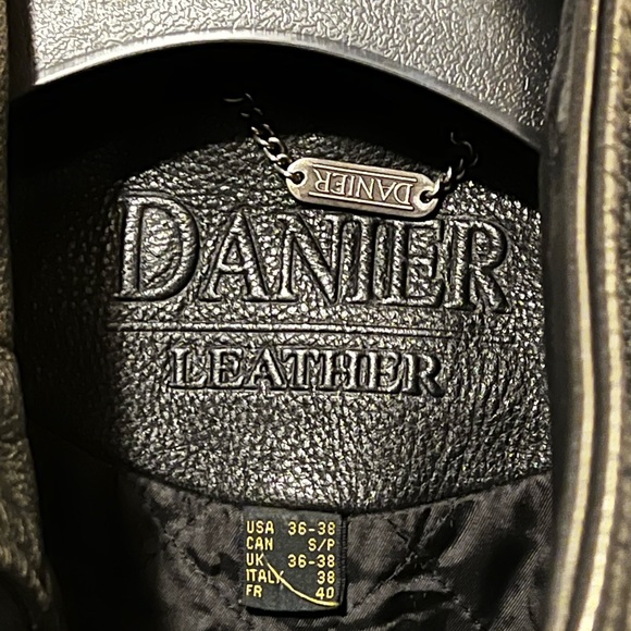 Danier Leather Jacket, Size Large, Black Colour - Picture 3 of 3